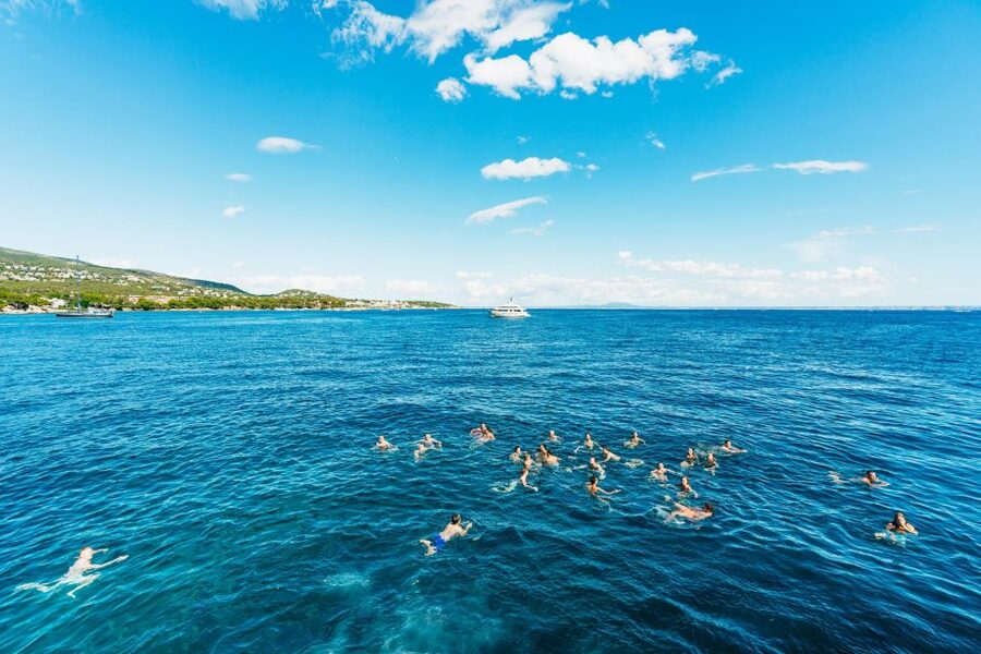 Palma de Mallorca: Daytime Cruise with Swim Stop - A day cruise that mixes Palma Bay views with a dance-floor vibe