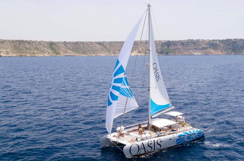 Palma de Mallorca: Deluxe Catamaran Sailing Tour with Meal - Key highlights at a glance