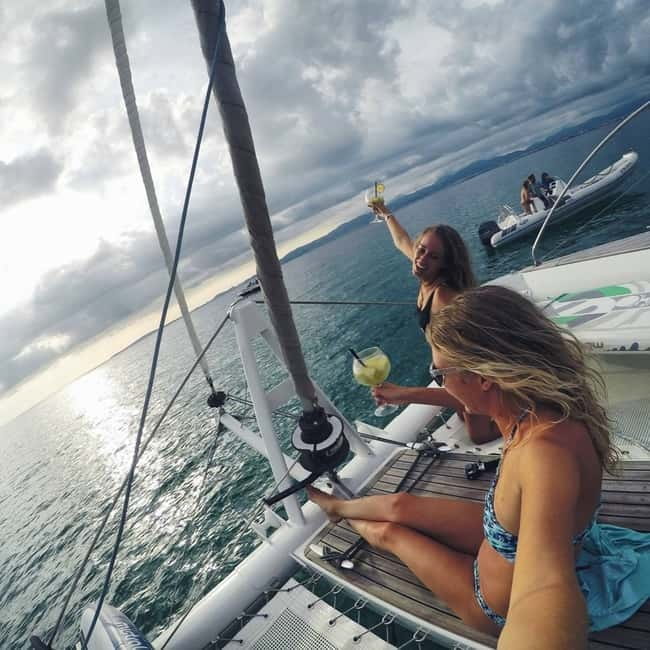 Palma de Mallorca: Deluxe Catamaran Sailing Tour with Meal - Port of Palma start: settling into a sailing rhythm