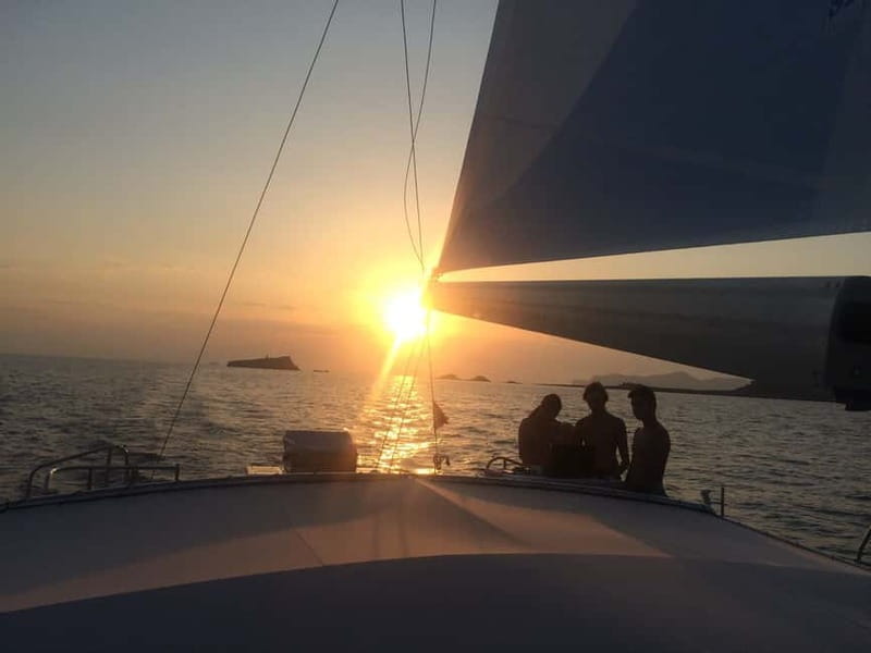 Palma de Mallorca: Deluxe Catamaran Sailing Tour with Meal - BBQ and tapas onboard: meal quality vs boat time