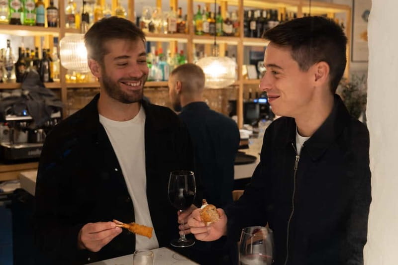 Palma de Mallorca: Gourmet Tapas and Wine Tour - Casa S’Oli: where the conversation and cava get noticed