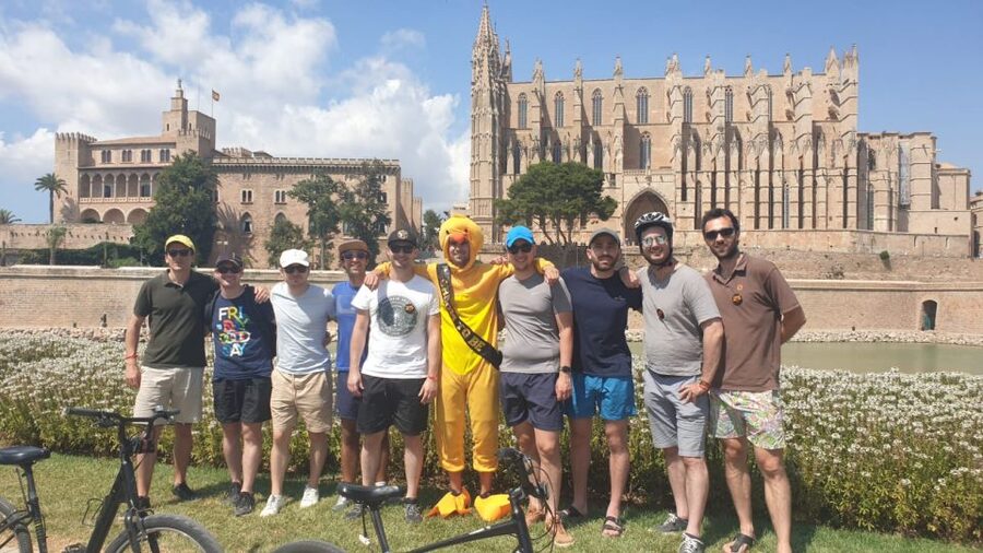 Palma de Mallorca: Guided Bicycle Tour with Tapas & a Drink - Parc de la Mar and Palma Cathedral: the stop that ties it together