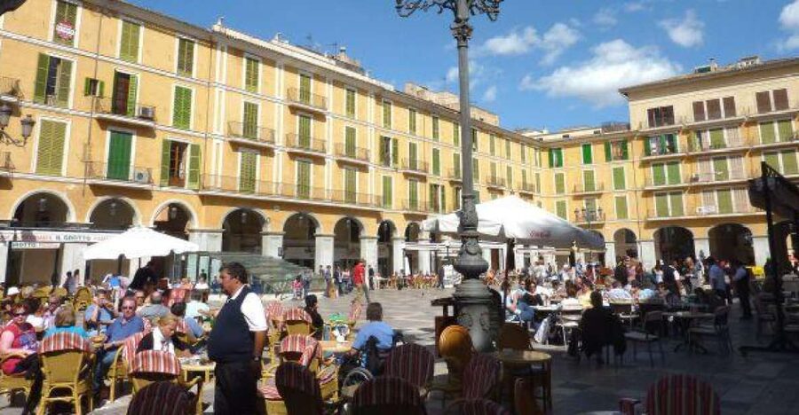 Palma de Mallorca: Guided Tour of the Old Town - Es Baluard and Plaça Cort: When the Walk Turns Civic and Cultural