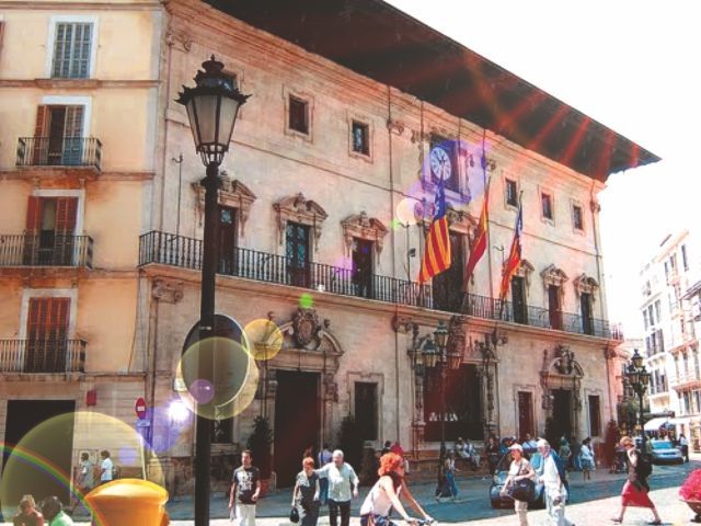 Palma de Mallorca: Guided Tour of the Old Town - Modernisme Buildings and Antoni Gaudí’s Disciples