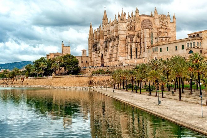 Palma de Mallorca Guided Tour with Hotel Pick up - Bellver Castle First: The Round Fort and Sea-and-City Views