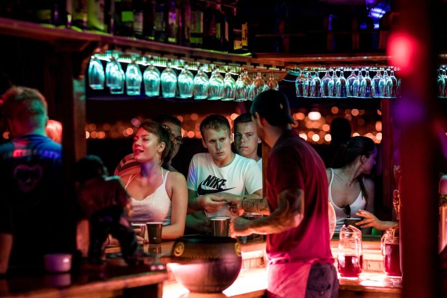 Palma de Mallorca: Night Boat Party with Live DJ - The DJ setup: music variety and the playlist option