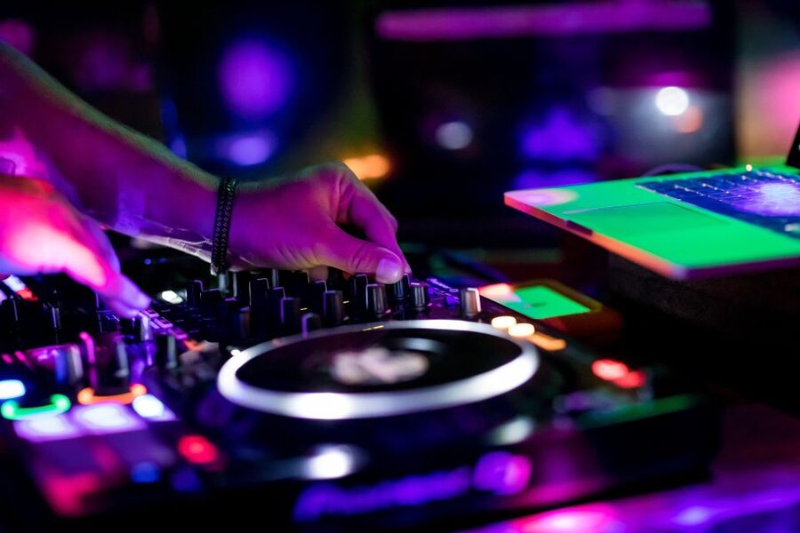 Palma de Mallorca: Night Boat Party with Live DJ - Snacks and drinks: what’s included, what costs extra