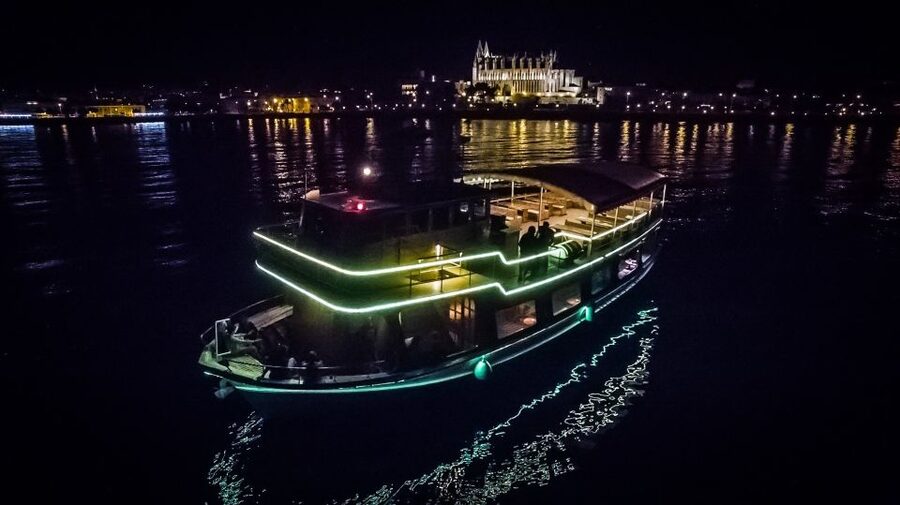 Palma de Mallorca: Night Boat Party with Live DJ - Your 2.5-hour rhythm on the DJ party boat