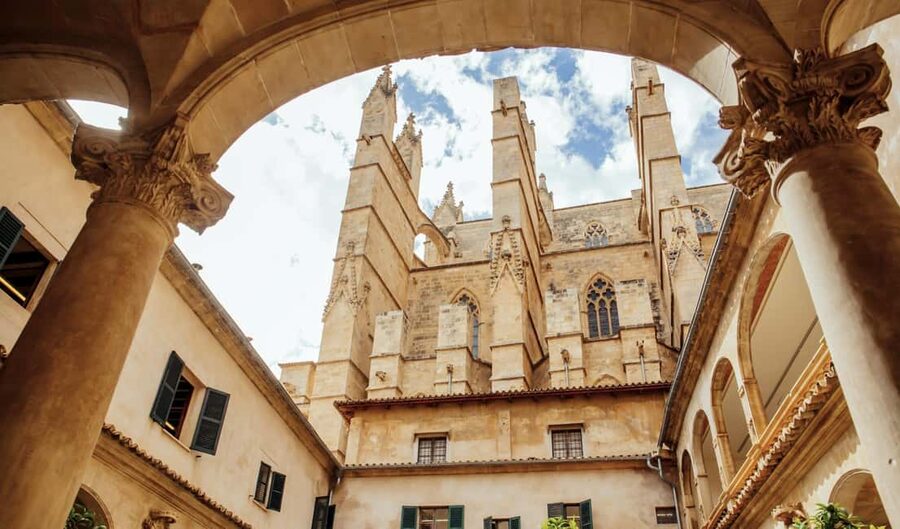 Palma de Mallorca: Old Town and Cathedral Tour - Inside the Cathedral: Gothic details you can actually follow