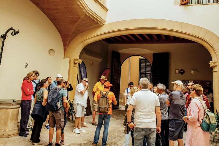 Palma de Mallorca: Old Town and Cathedral Tour - Price and value: what $33 buys you in the real world