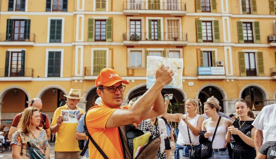 Palma de Mallorca: Old Town and Cathedral Tour - Arriving at La Seu: how priority entry changes the whole visit