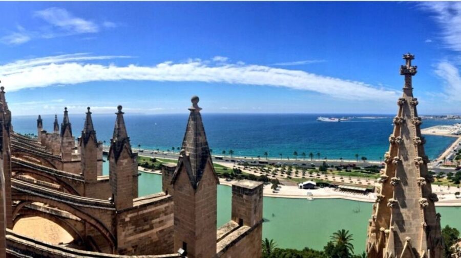 Palma de Mallorca: Old Town Guided Tour & Cathedral Visit - Morning Pickup (8:00–9:20) and the Mallorca Film on the Bus