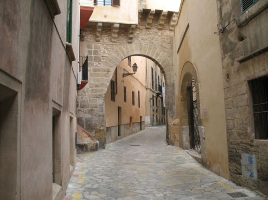 Palma de Mallorca: Old Town Guided Tour & Cathedral Visit - Palma Old Town Guided Tour: How the Guide Helps You See More