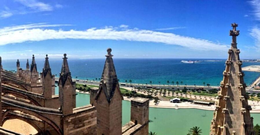 Palma de Mallorca: Old Town Guided Tour & Cathedral Visit - Headphones and Multilingual Comfort for Six Languages