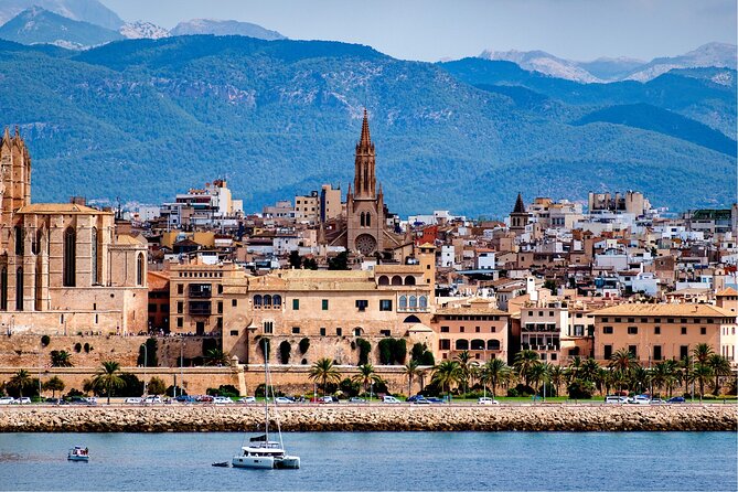 Palma de Mallorca: Out of the Crowds Walking Tour - Pace, group size, and why it feels easy to ask questions