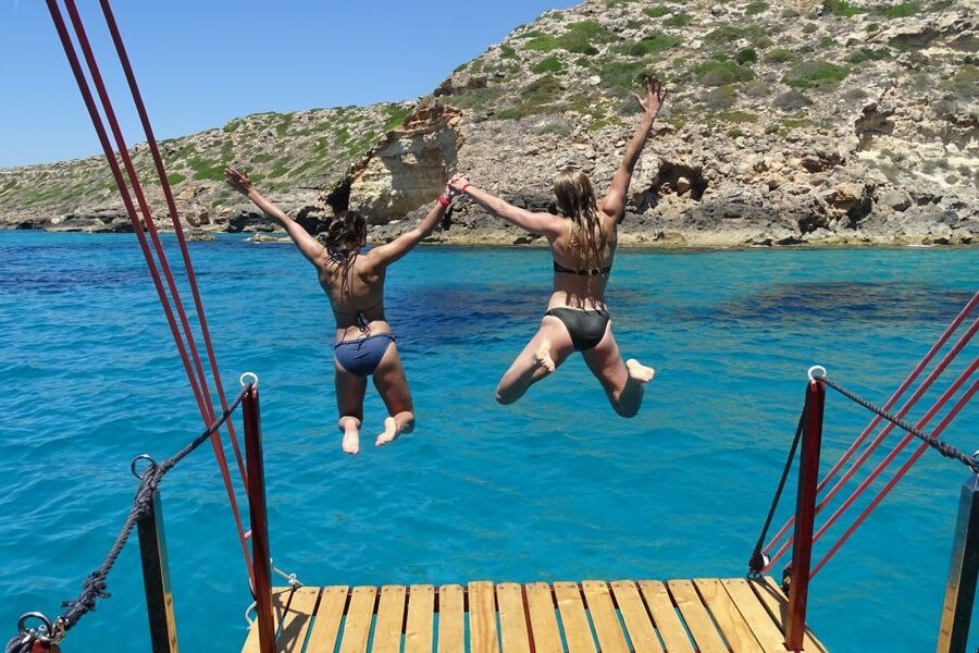 Palma de Mallorca: Palma Bay Boat Tour with Snorkeling - The Swim and Snorkeling Stop: Clear Water, One Anchor Time, Weather-Dependent