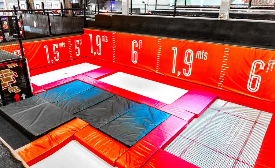 Palma de Mallorca: Palma Jump Trampoline Park Entry Ticket - Pro and Extreme Zone: Flips, Tricks, and Walk-the-Wall Energy