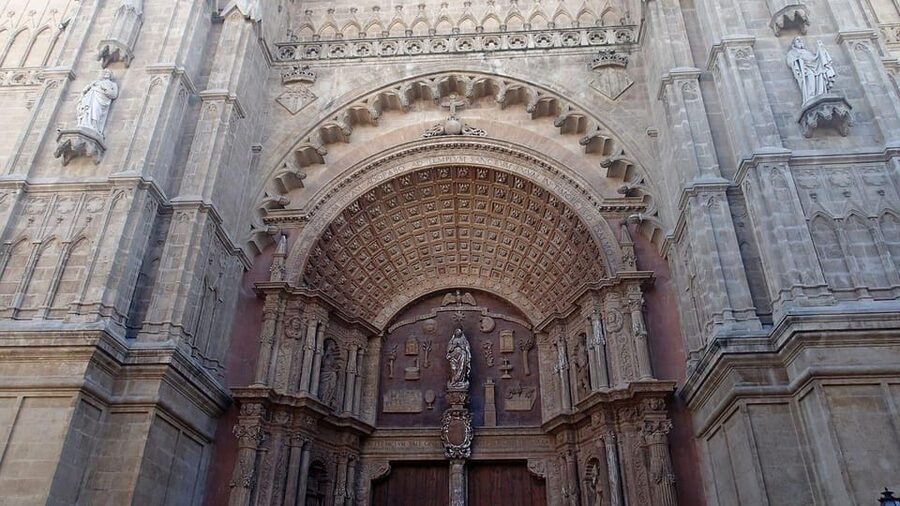 Palma de Mallorca Private Guided Walking Tour - Plaça de Cort: your starting point inside old Palma’s center
