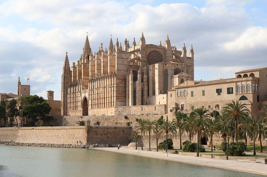 Palma de Mallorca Private Guided Walking Tour - San Francisco Convent: Gothic quiet in the middle of the route