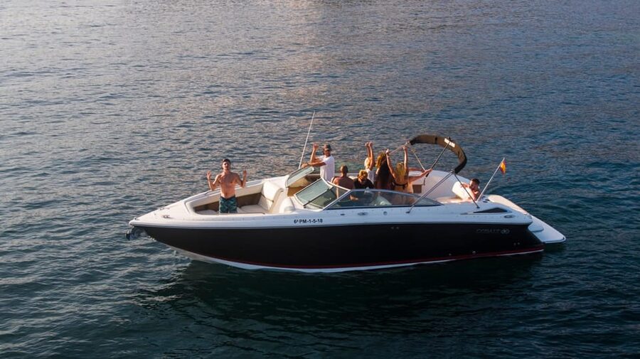 Palma de Mallorca: Private Yacht Trip with Drinks - Paddleboards onboard: try it if you want the extra action