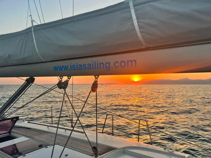 Palma de Mallorca: Sailing Tour with Drinks and Tapas - Practical packing: what to bring for sun and water