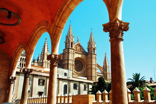 Palma de Mallorca Sightseeing Day Tour - Stop by the sea walk and palace area: what to look for