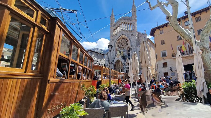 PALMA DE MALLORCA & SOLLER MIT BAHN & STADTFÜHRUNG ab Palma - Starting in Palma: where your day really begins