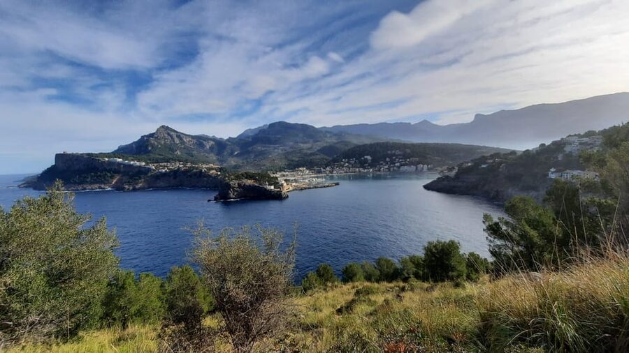 PALMA DE MALLORCA & SOLLER MIT BAHN & STADTFÜHRUNG ab Palma - The Red Lightning tram to Puerto de Sóller: small ride, big feeling