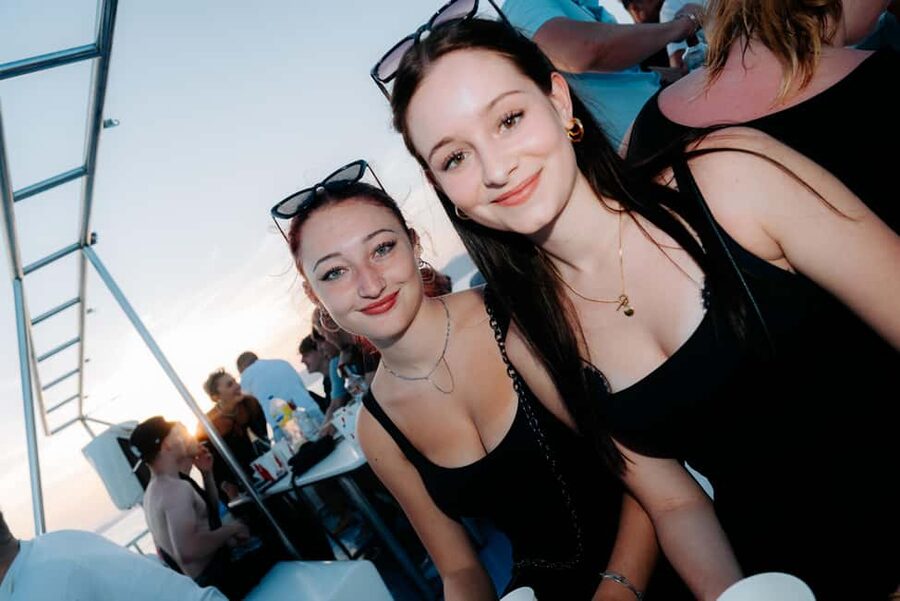 Palma de Mallorca: Sunset Boat Party with DJ and Animation - The music: house, summer hits, and a crowd that wants to dance