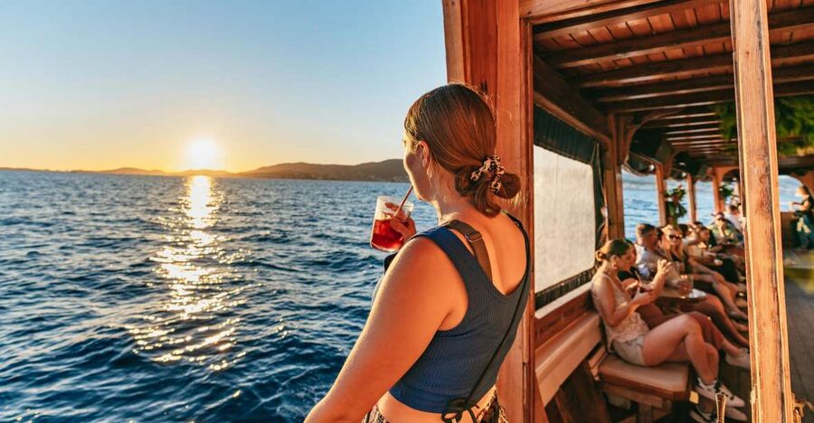 Palma de Mallorca: Sunset Boat Tour - Leaving Palma: What the Bay Views Actually Feel Like