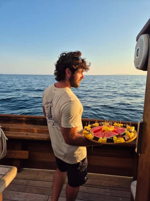 Palma de Mallorca: Wooden Sailboat; Food, Views & History - Palma Bay from the water: cathedral views, Bellver Castle, and Almudaina