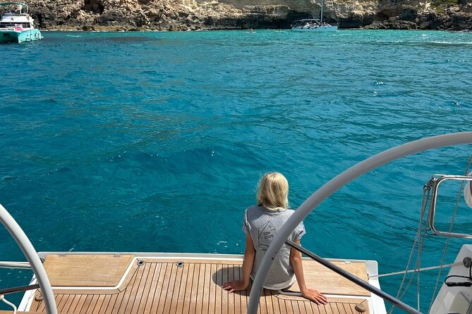 Palma de Mallorrca: Sailing tour with drinks, tapas & snorkeling. - Drinks and tapas on board: the easy social lubricant