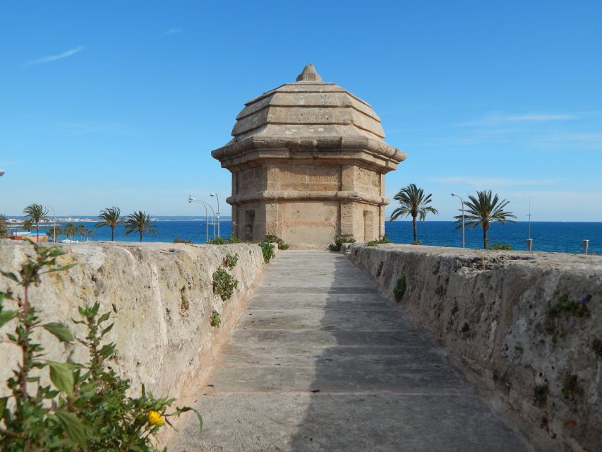Palma old town for the first time - Santa Eulàlia and Sant Francesc: two churches, different vibes