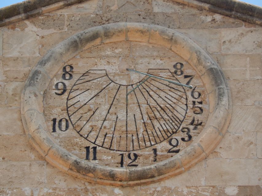 Palma old town for the first time - Mercat de l’Olivar at the end: a smart place to keep going