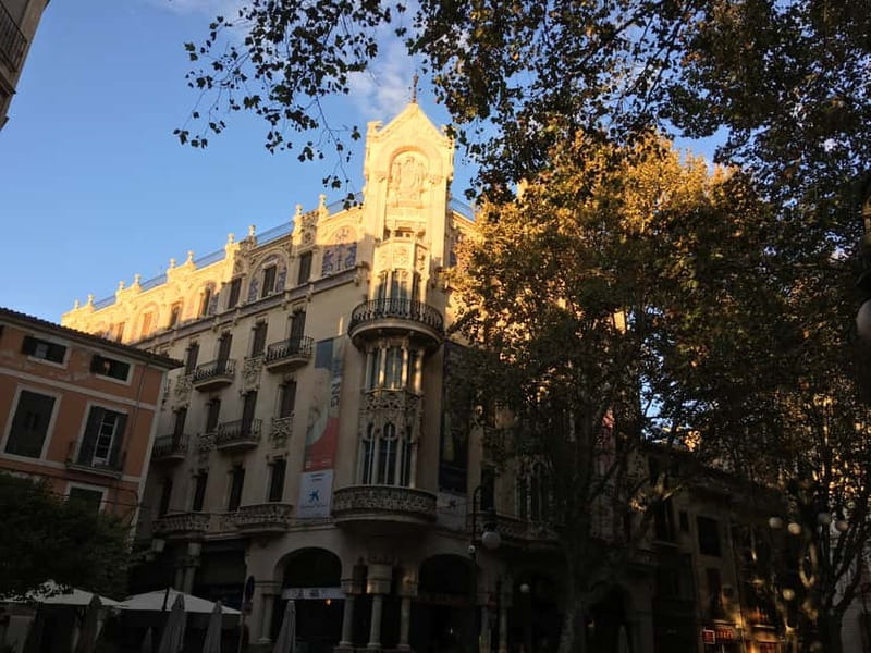 Palma Old Town Insider Tour with visit of the Cathedral - Gothic, Baroque, Renaissance: how the guide reads the buildings