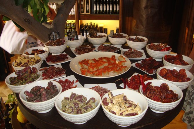 Palma old town tour with Wine & Tapas Tastings - Meeting at Plaça de la Reina: Where the Evening Starts