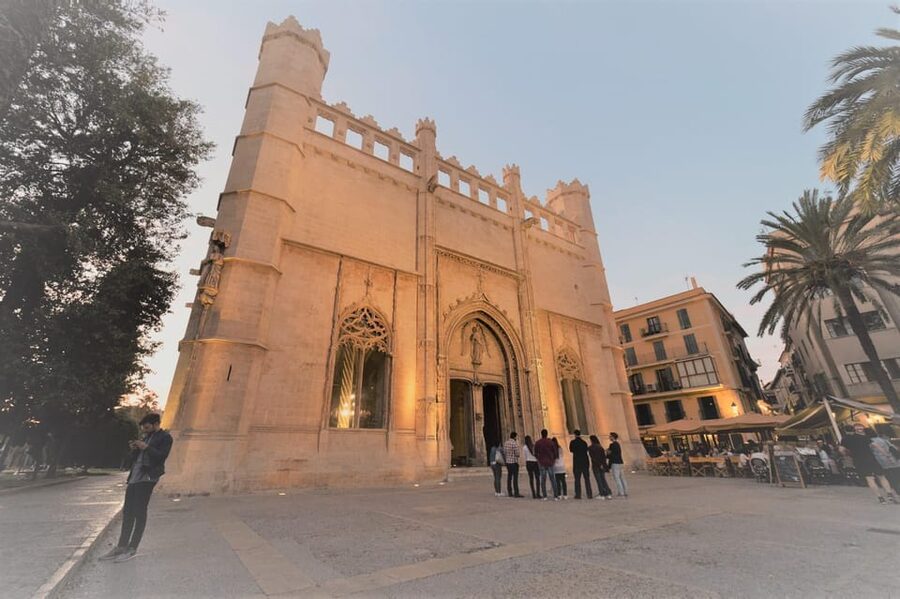 Palma: Old Town Walking Tour & Cathedral Skip-the-Line - Why this 2.5-hour Palma Cathedral walk works