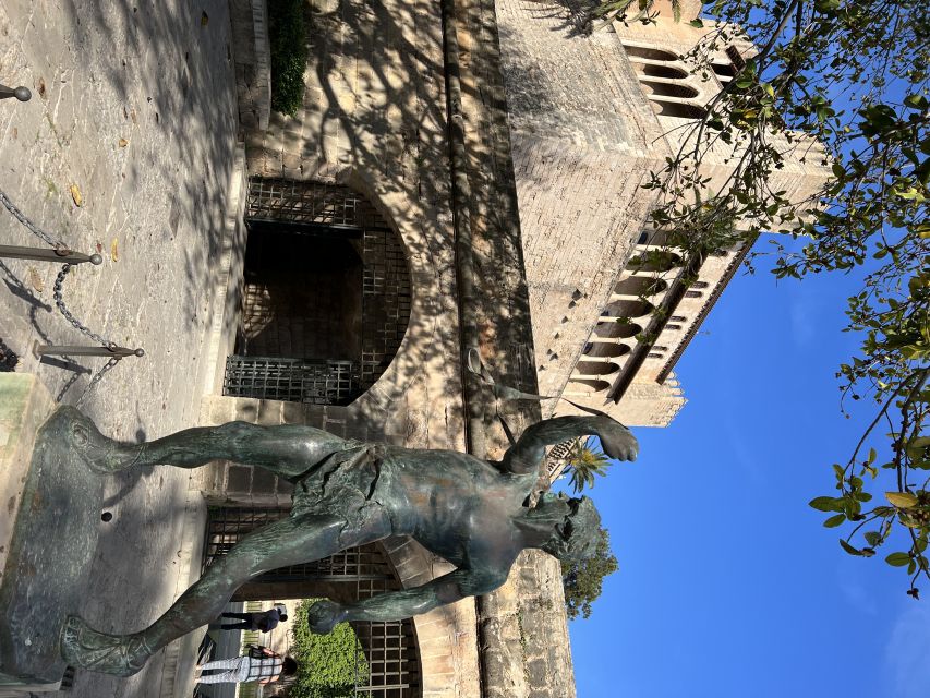 Palmas sightseeing highlights in a private and exclusive way - From Royal Gardens to the Gothic heart of Palma