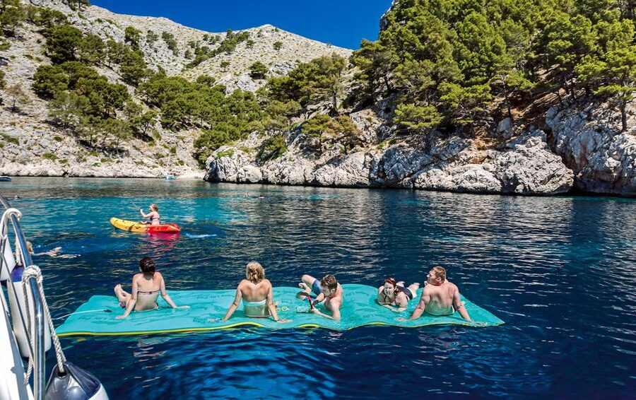 Port d'Alcudia: North Coast Catamaran Cruise with Meal - The 5-hour format: why it feels like more fun than effort