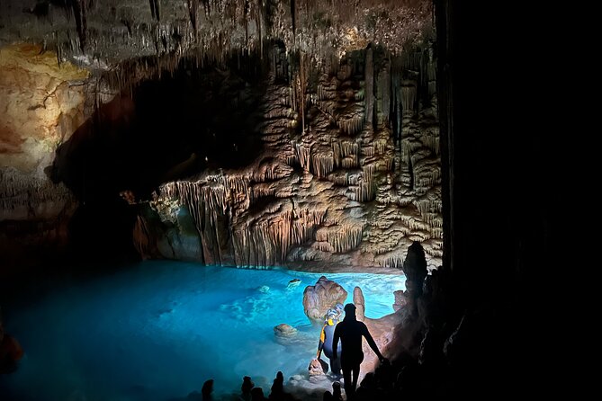 PREMIUM TOUR : Enjoy aquatic caves with caving guides - What the $101.20 includes (and why it’s good value)