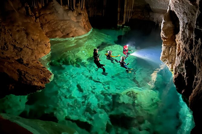 PREMIUM TOUR : Enjoy aquatic caves with caving guides - When sea conditions change the plan