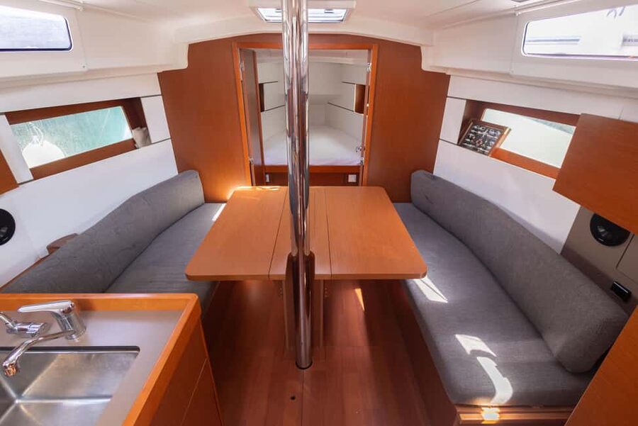 Private and exclusive sailboat in and around the Bay of Palma - When the sea is rough: the sailing part can shift