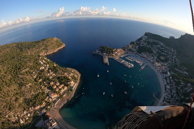Private Balloon Flight Over Mallorca for Two People - Helping with balloon inflation and getting that toast moment