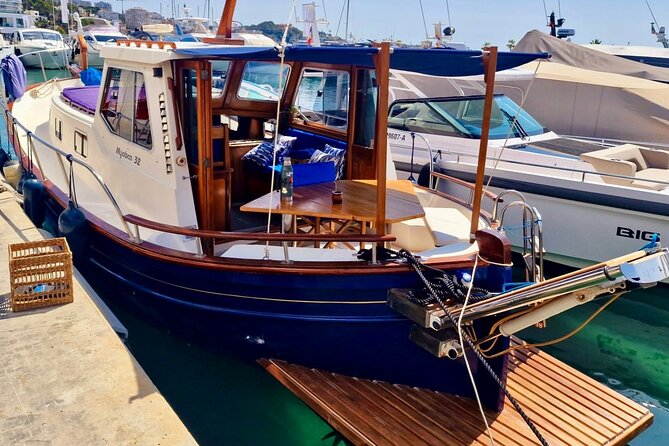 Private Charter Boat Tour in Mallorca - Captain Leo’s hosting style: safety, local insight, and relaxed vibes