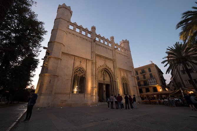 Private walking tour in Palma de Mallorca with local guides. - A private Palma walk that helps you read the city