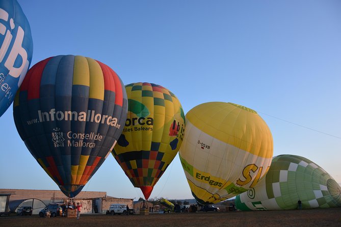 Romantic Sunrise Balloon Tour in Majorca - After landing: the field work, toast, and breakfast choices