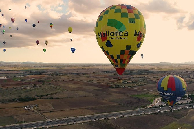 Romantic Sunrise Balloon Tour in Majorca - What you do before liftoff at the globodromo