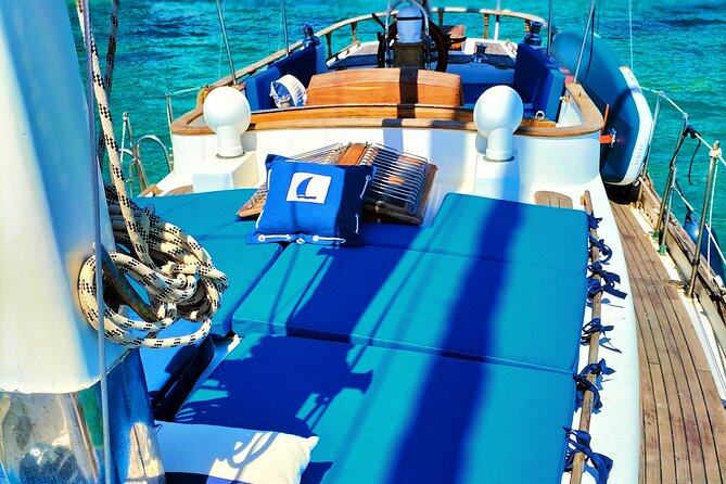 Sailing Flavors, Gastronomy and Relaxation at Sea - Meeting at Real Club Náutico de Palma and how the day unfolds