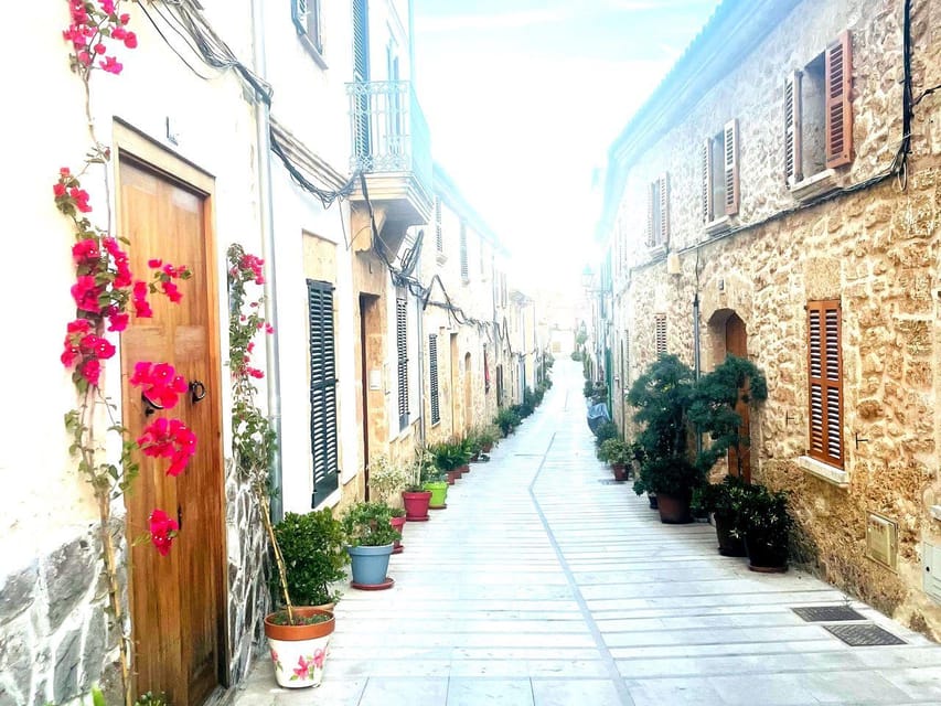 Santa Ponca: CoupleWalk, fun game and city walk for couples - Key Things to Know Before You Go