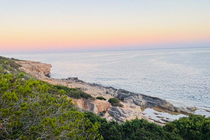 Self-guided Walking Tour and Outdoor Escape Game in Cala Millor, in German - Punta de n’Amer: the perfect setting for a crime game